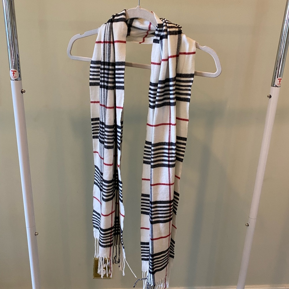 Classic Plaid Fringe Scarf - Soft and Cozy Winter Accessory - Picture 4 of 4